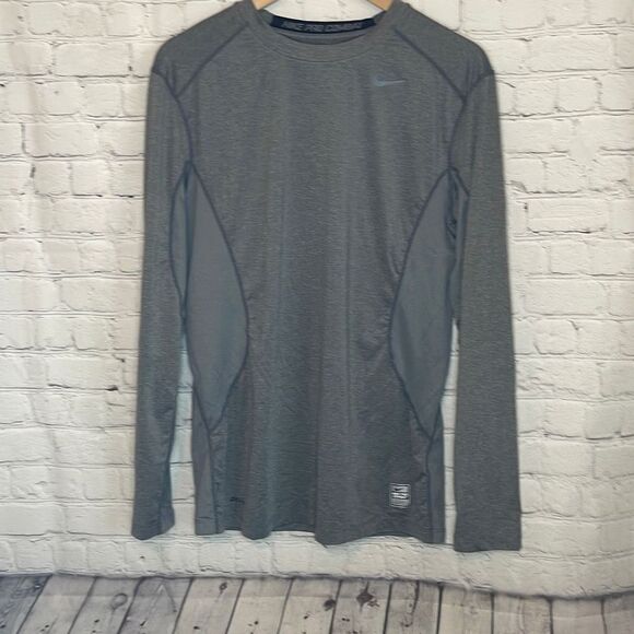 Nike Pro Combat Men’s Gray Fitted Long Sleeve Dri Fit Shirt size Medium - Picture 1 of 5